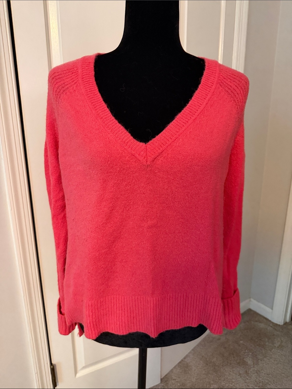 J. Crew Women's V-Neck Sweater - Coral Pink Merino Wool-blend